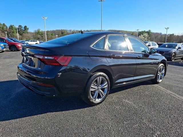 Certified 2023 Volkswagen Jetta SE w/ Panoramic Sunroof Package FWD image 8