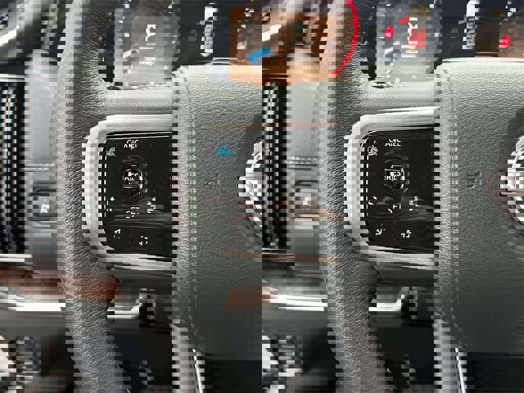 New 2025 Nissan Armada SL w/ Captain's Chari Seat Package image 23