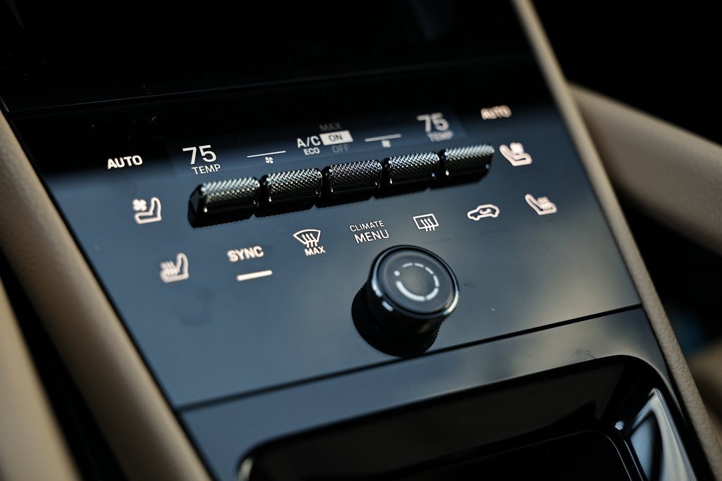 Certified 2025 Porsche Cayenne w/ Premium Package Plus image 42