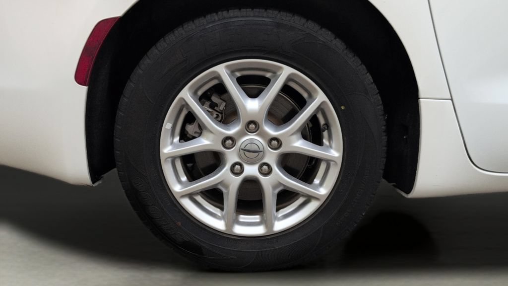 Used 2023 Chrysler Voyager LX FWD image 28