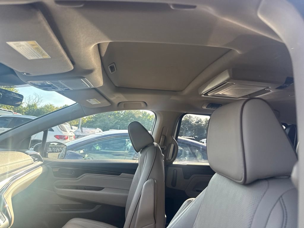Used 2023 Honda Odyssey Elite image 4