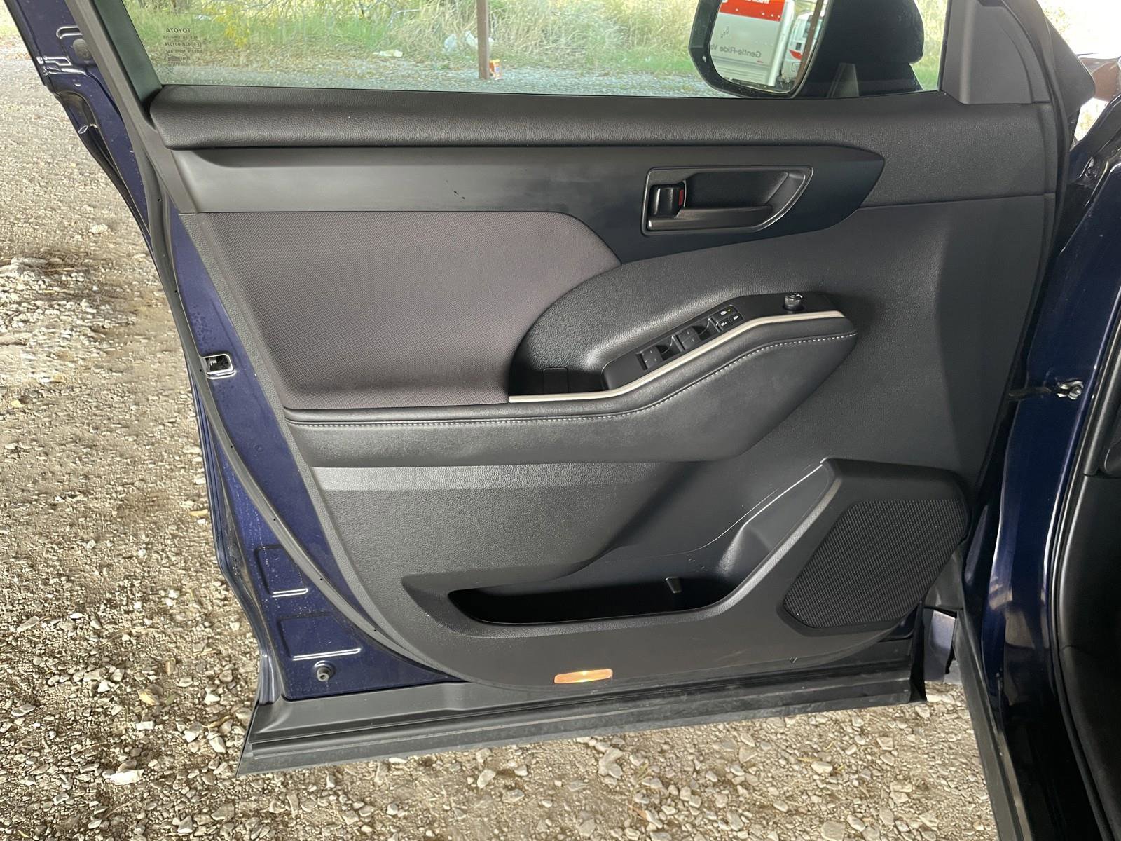 Used 2023 Toyota Highlander LE image 22