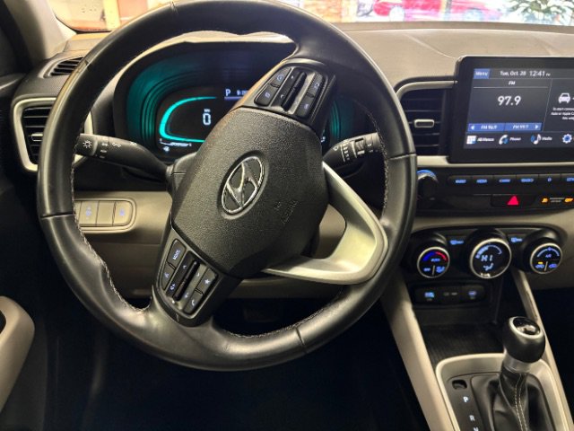 Used 2024 Hyundai Venue SEL image 10