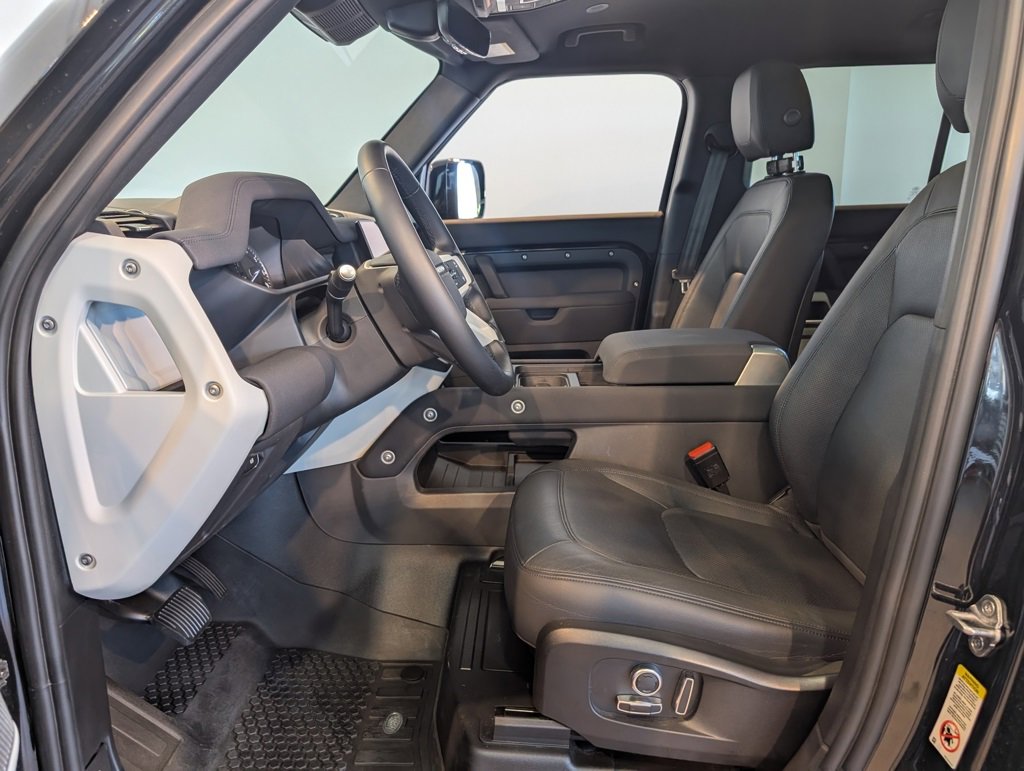 Used 2023 Land Rover Defender 130 SE image 13
