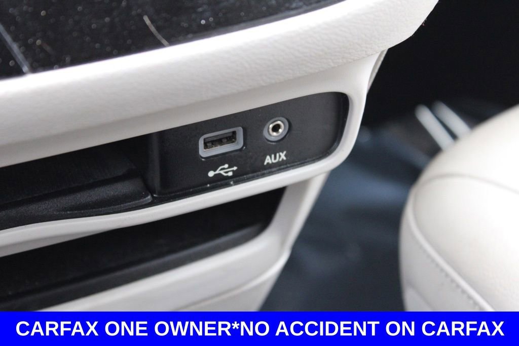 Used 2017 Chrysler Pacifica Touring-L image 43