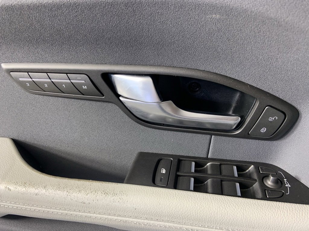 Used 2015 Land Rover Range Rover Evoque Pure Plus image 19