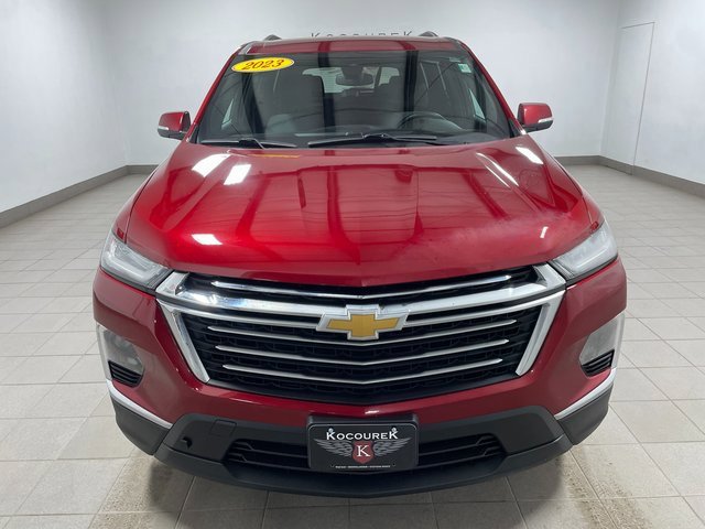 Used 2023 Chevrolet Traverse LT image 2