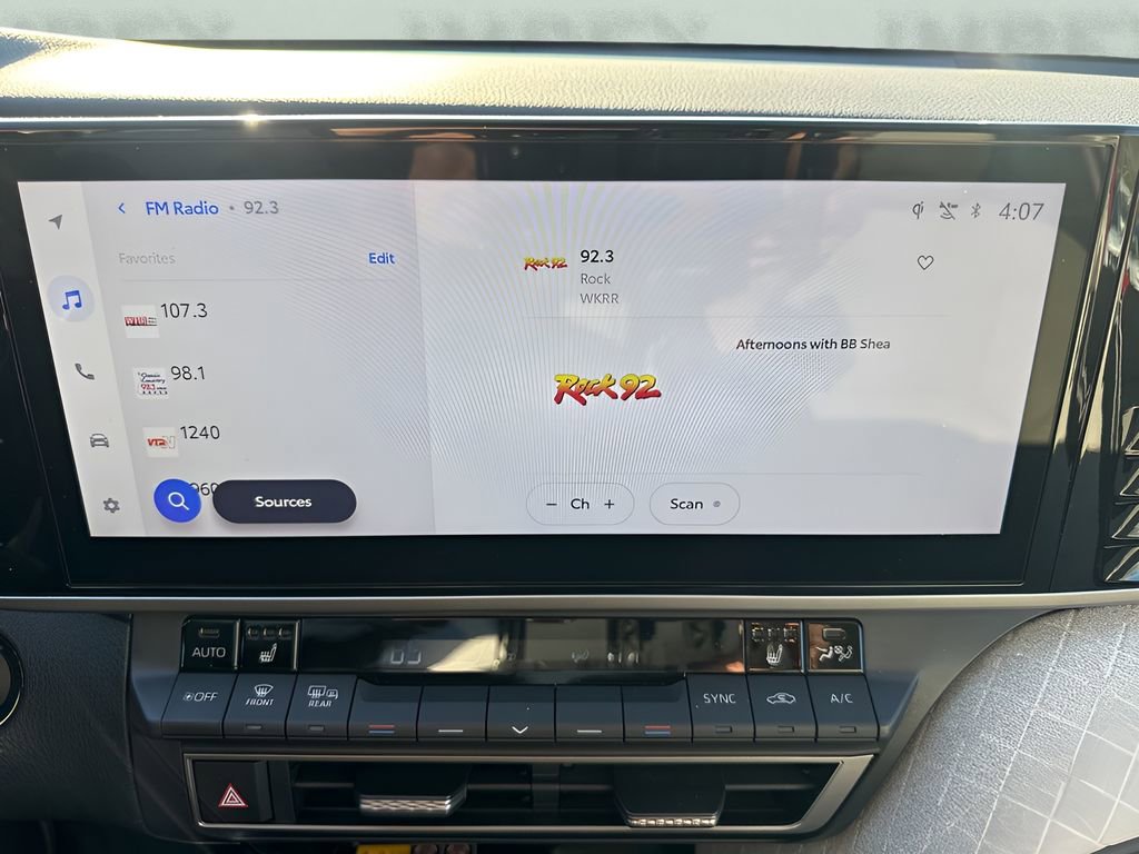 Used 2025 Toyota Camry XLE image 18