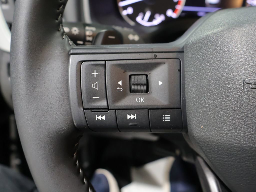 Used 2025 Nissan Rogue SV AWD/4WD image 37