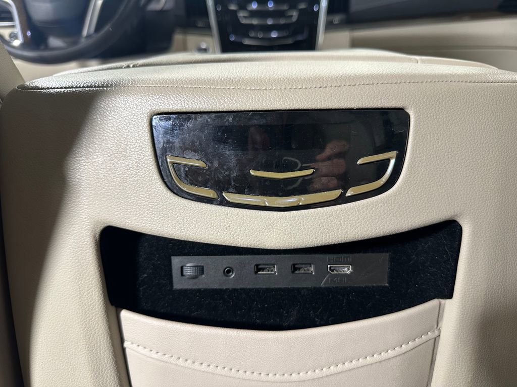 Used 2019 Cadillac Escalade Premium Luxury AWD/4WD image 23