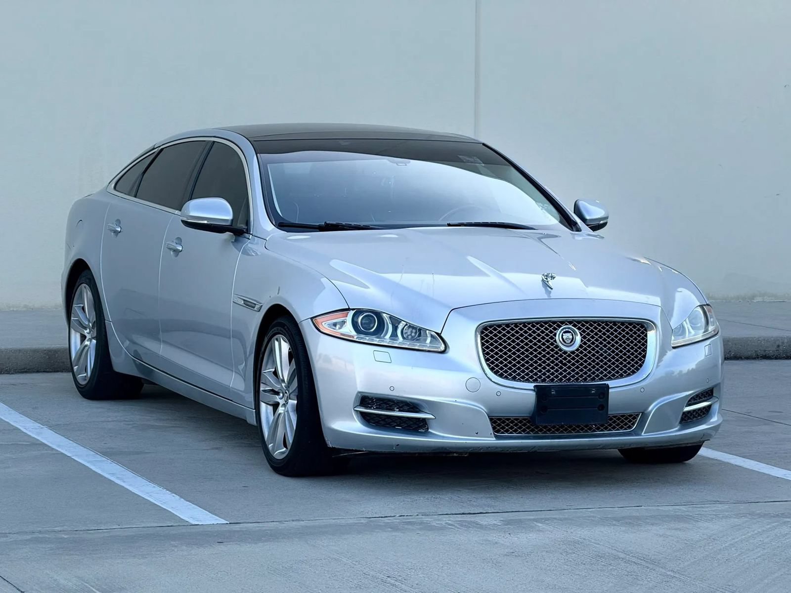 Used 2011 Jaguar XJ L RWD image 9