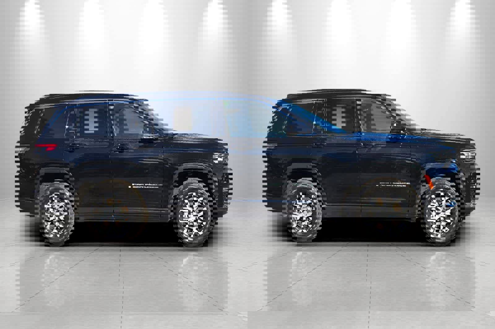 Used 2024 Jeep Grand Cherokee L Limited w/ Luxury Tech Group II image 8