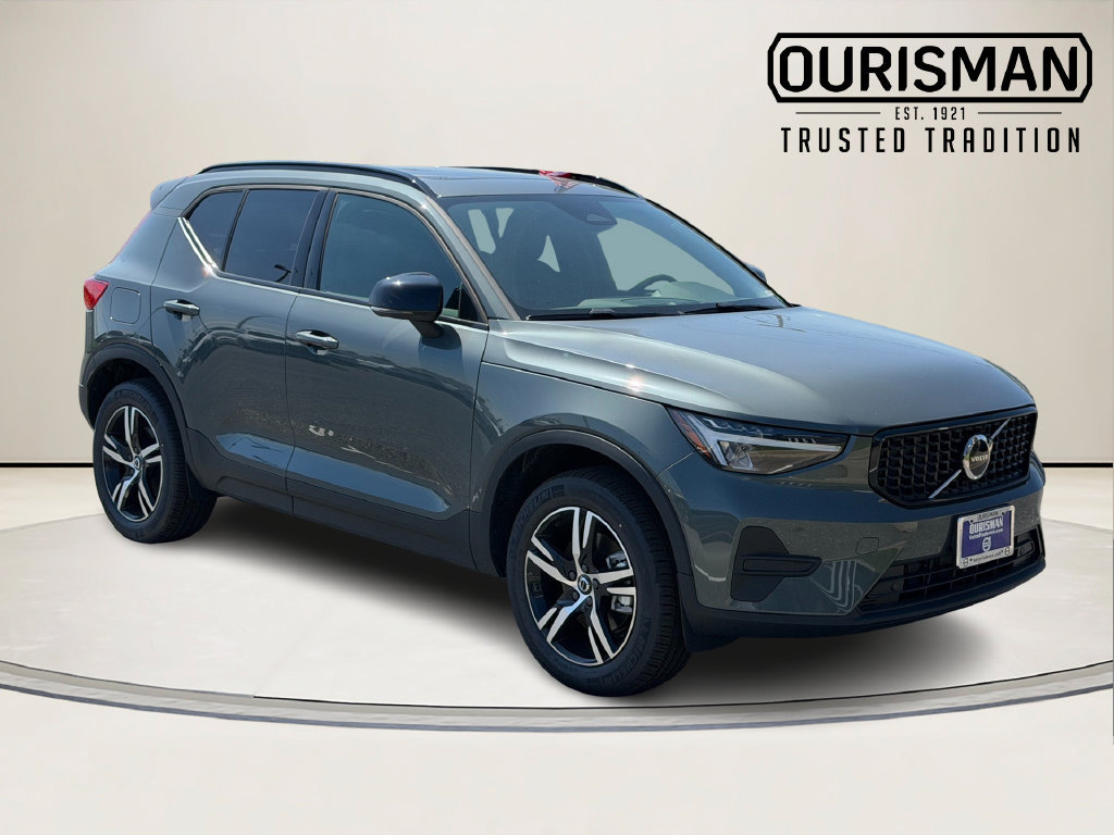 New 2026 Volvo XC40 B5 Core w/ Climate Package
