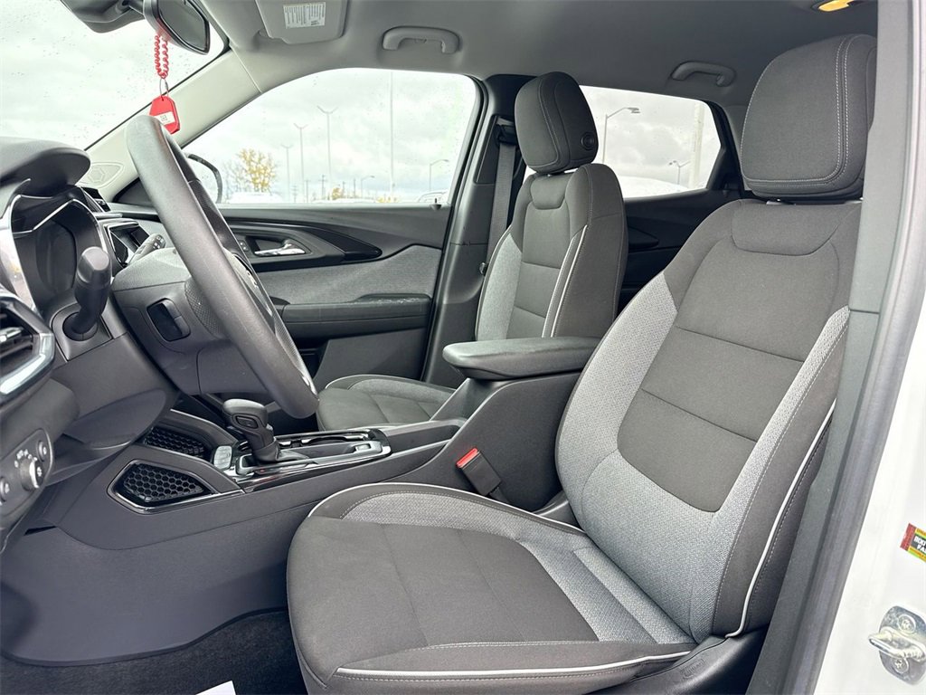Used 2023 Chevrolet TrailBlazer LT w/ Convenience Package image 11