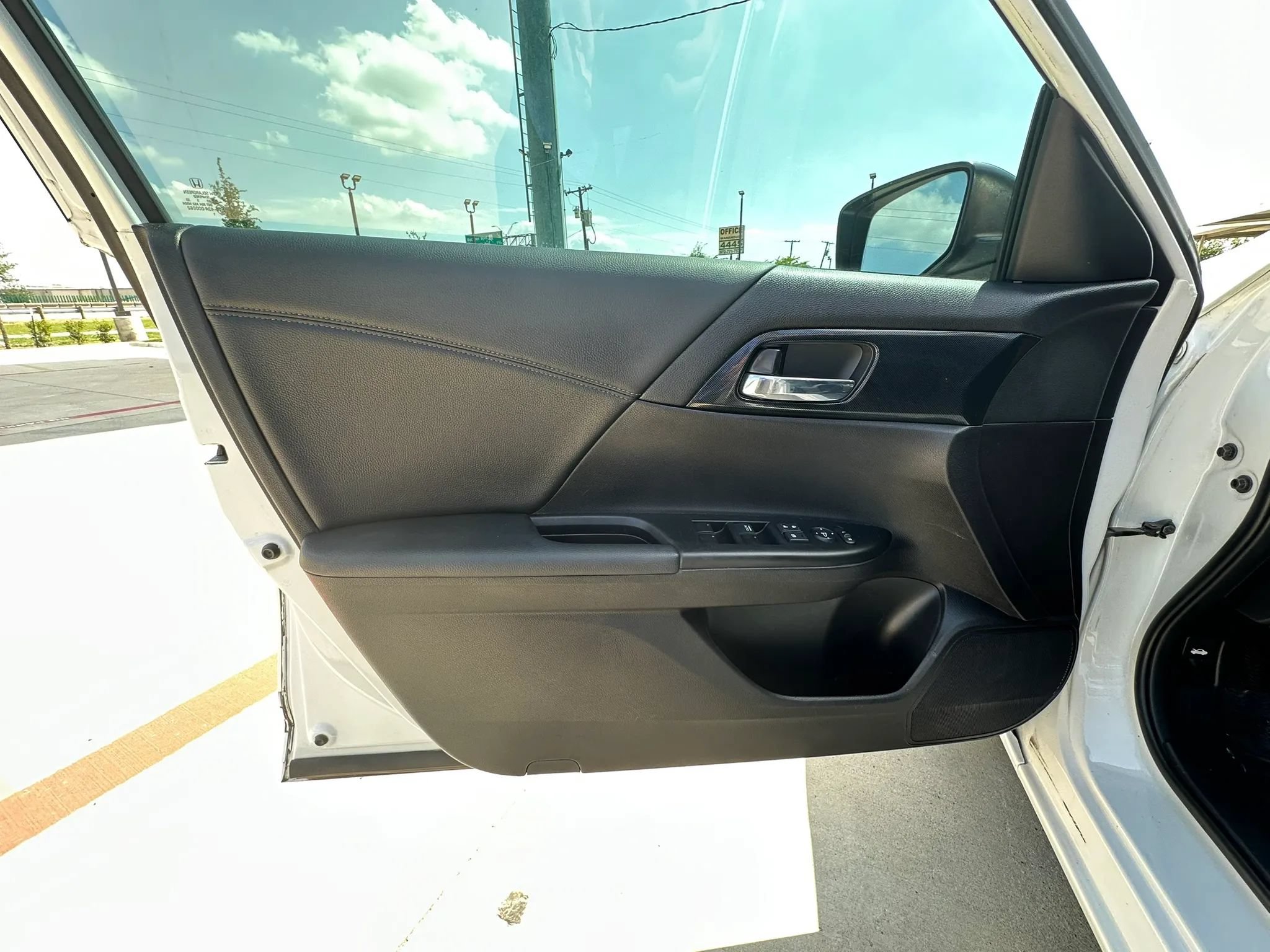 Used 2015 Honda Accord Sport image 29