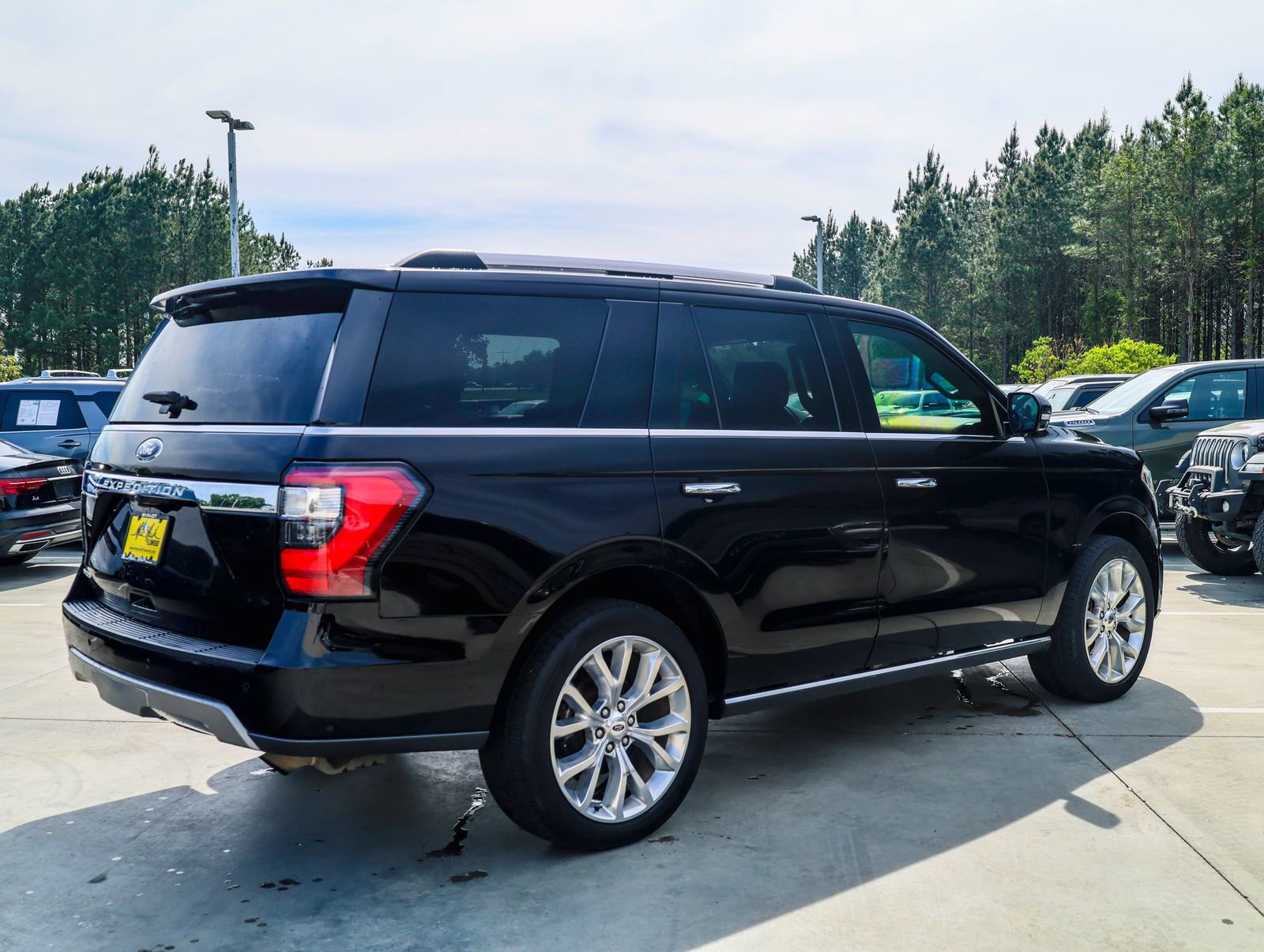 Used 2019 Ford Expedition Limited w/ Equipment Group 302A image 11