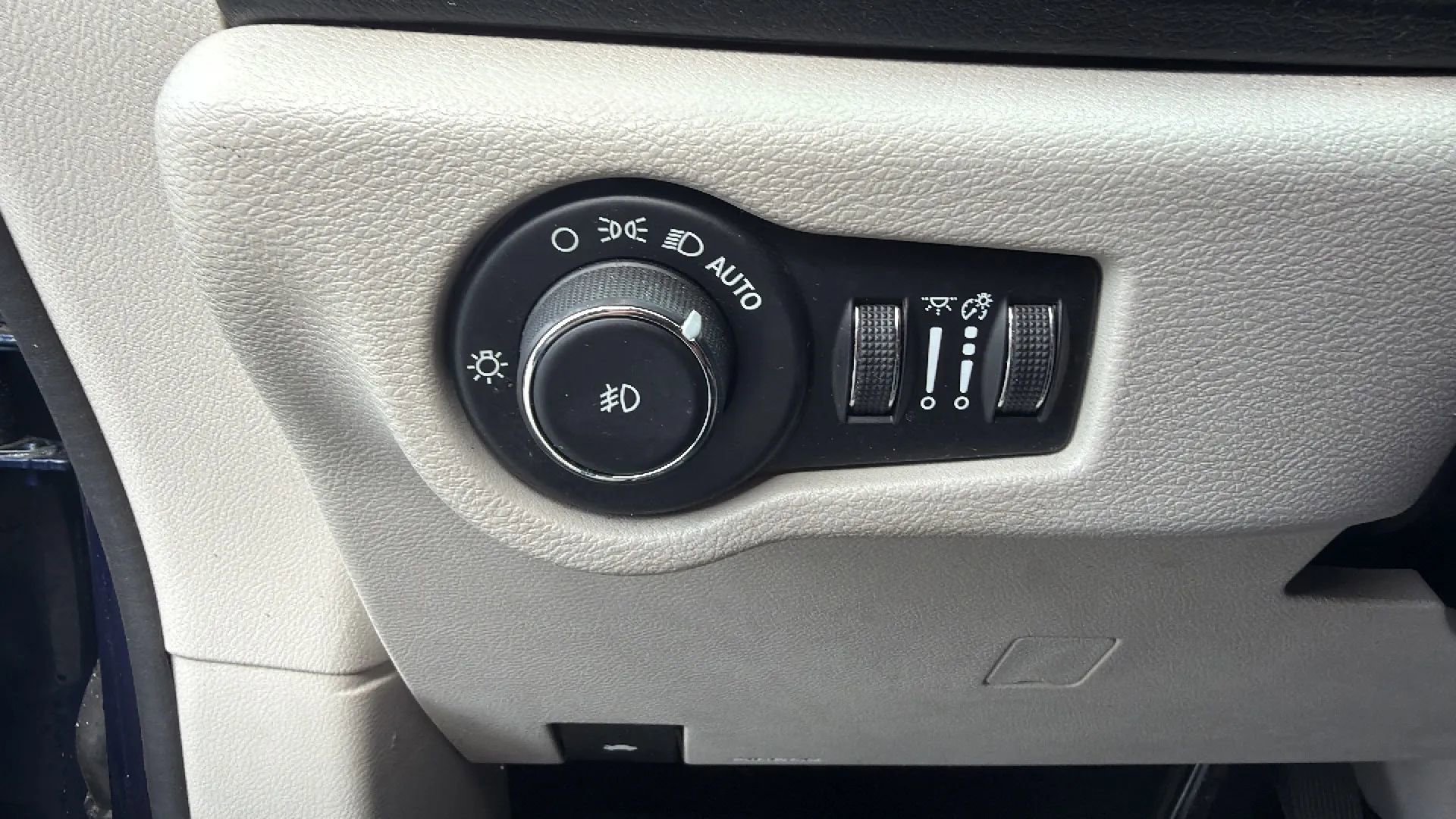 Used 2020 Chrysler Pacifica Touring-L FWD image 20