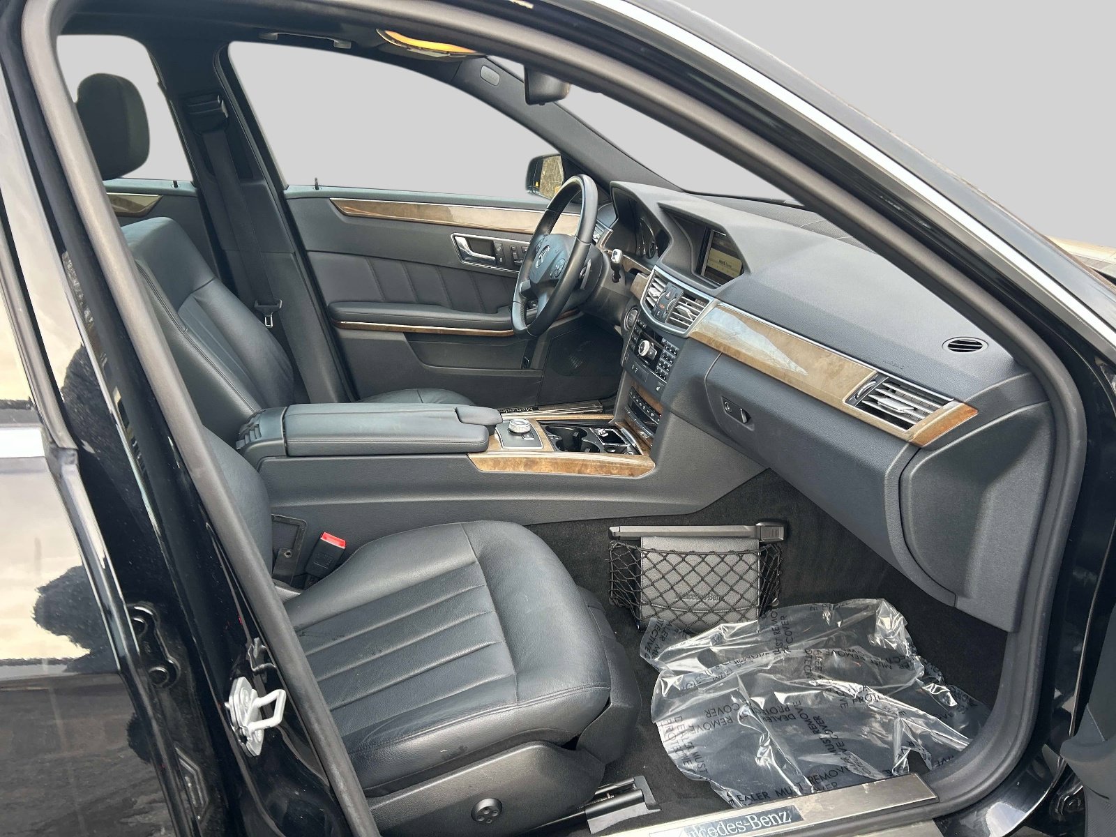 Used 2010 Mercedes-Benz E 350 4MATIC Sedan image 17