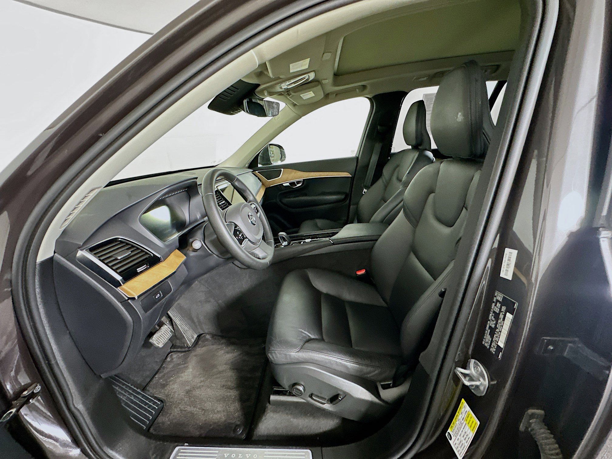 Used 2024 Volvo XC90 B6 Plus image 13