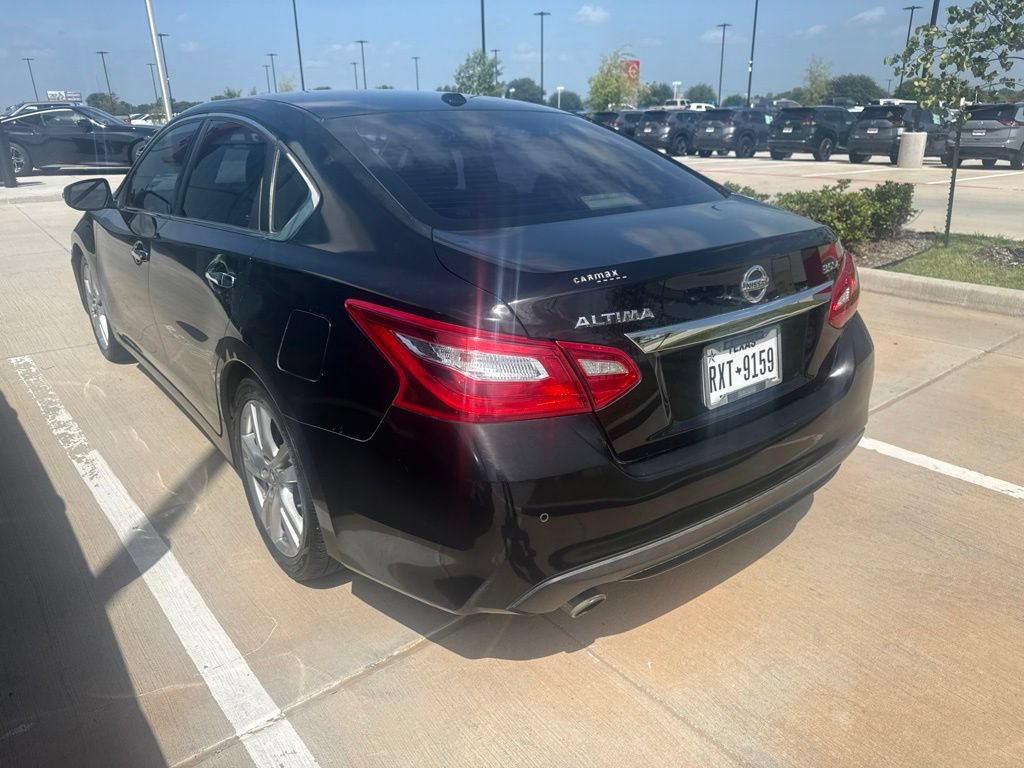Used 2017 Nissan Altima 3.5 SL FWD image 2