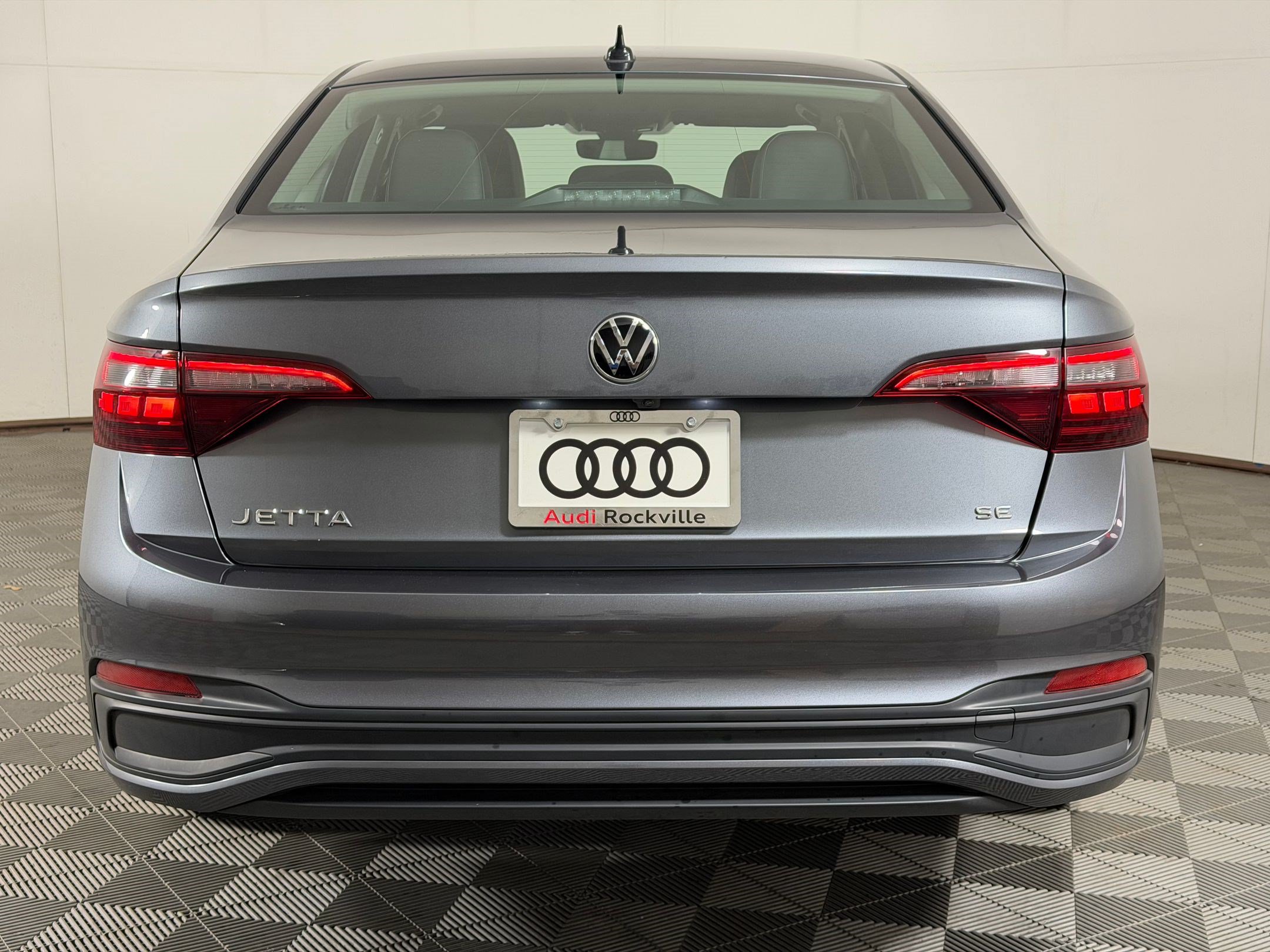 Used 2023 Volkswagen Jetta SE FWD image 10
