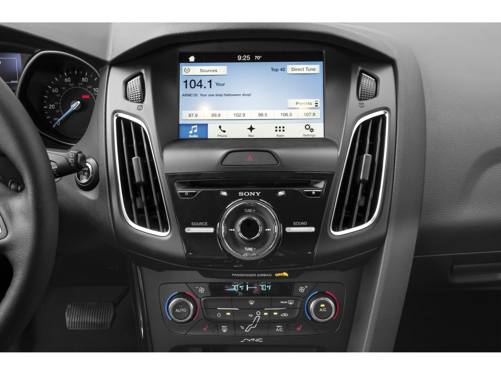 Used 2015 Ford Focus Titanium FWD image 6