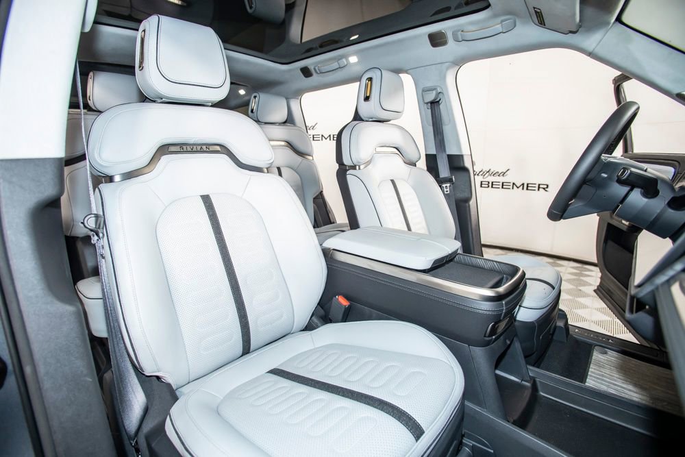 Used 2023 Rivian R1S Adventure image 22