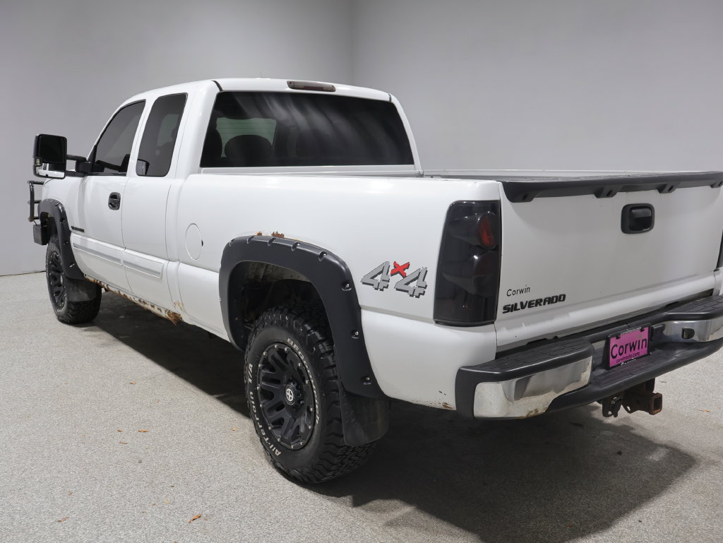 Used 2004 Chevrolet Silverado 1500 LS w/ Light Duty Power Package AWD/4WD image 9