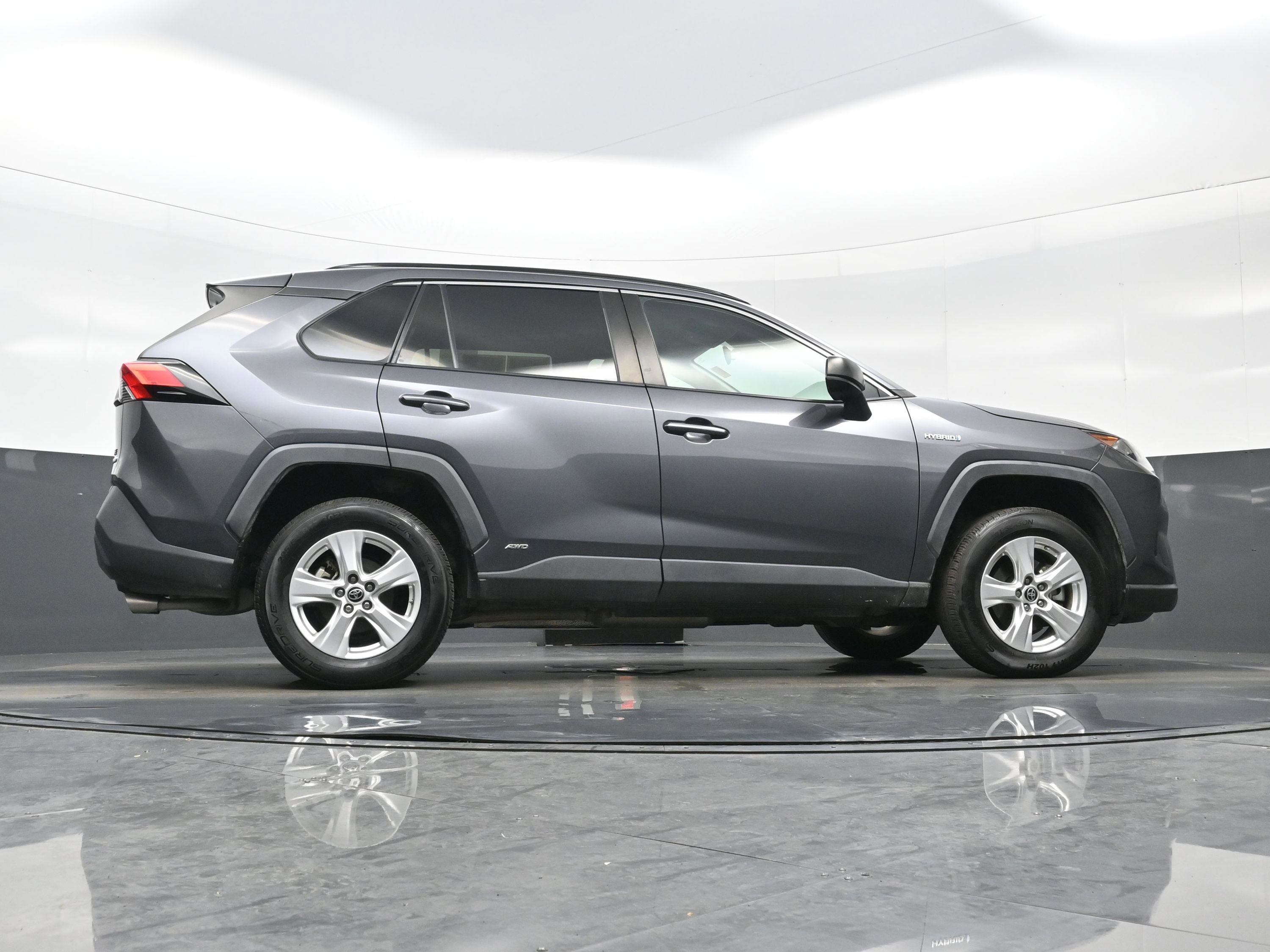 Used 2021 Toyota RAV4 LE AWD/4WD image 31
