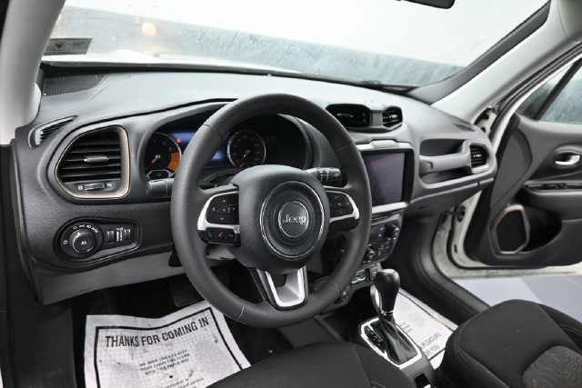 Used 2023 Jeep Renegade Latitude AWD/4WD image 13