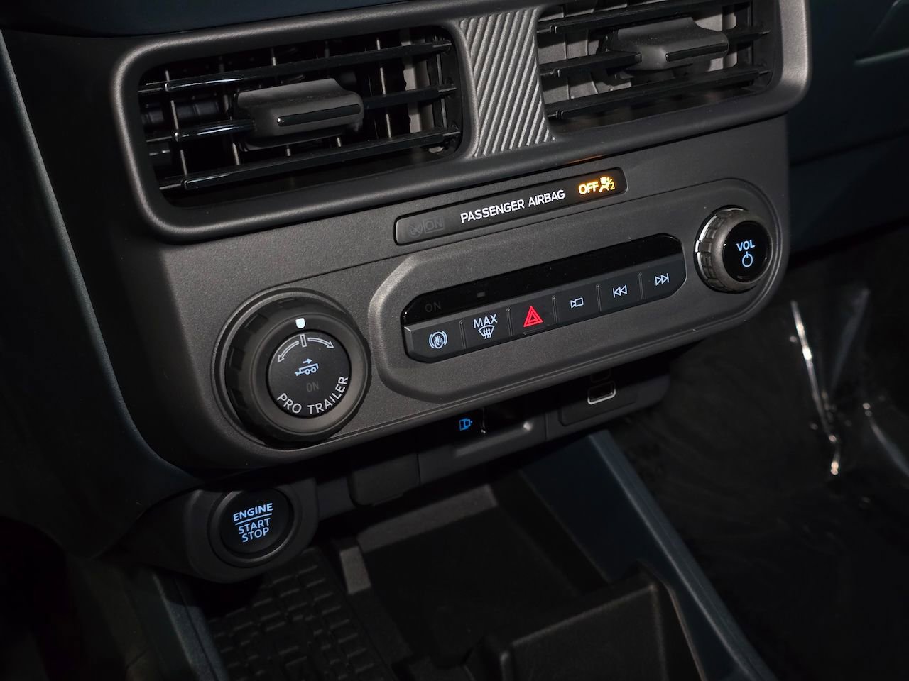 New 2025 Ford Maverick Lariat w/ Black Appearance Package AWD/4WD image 30