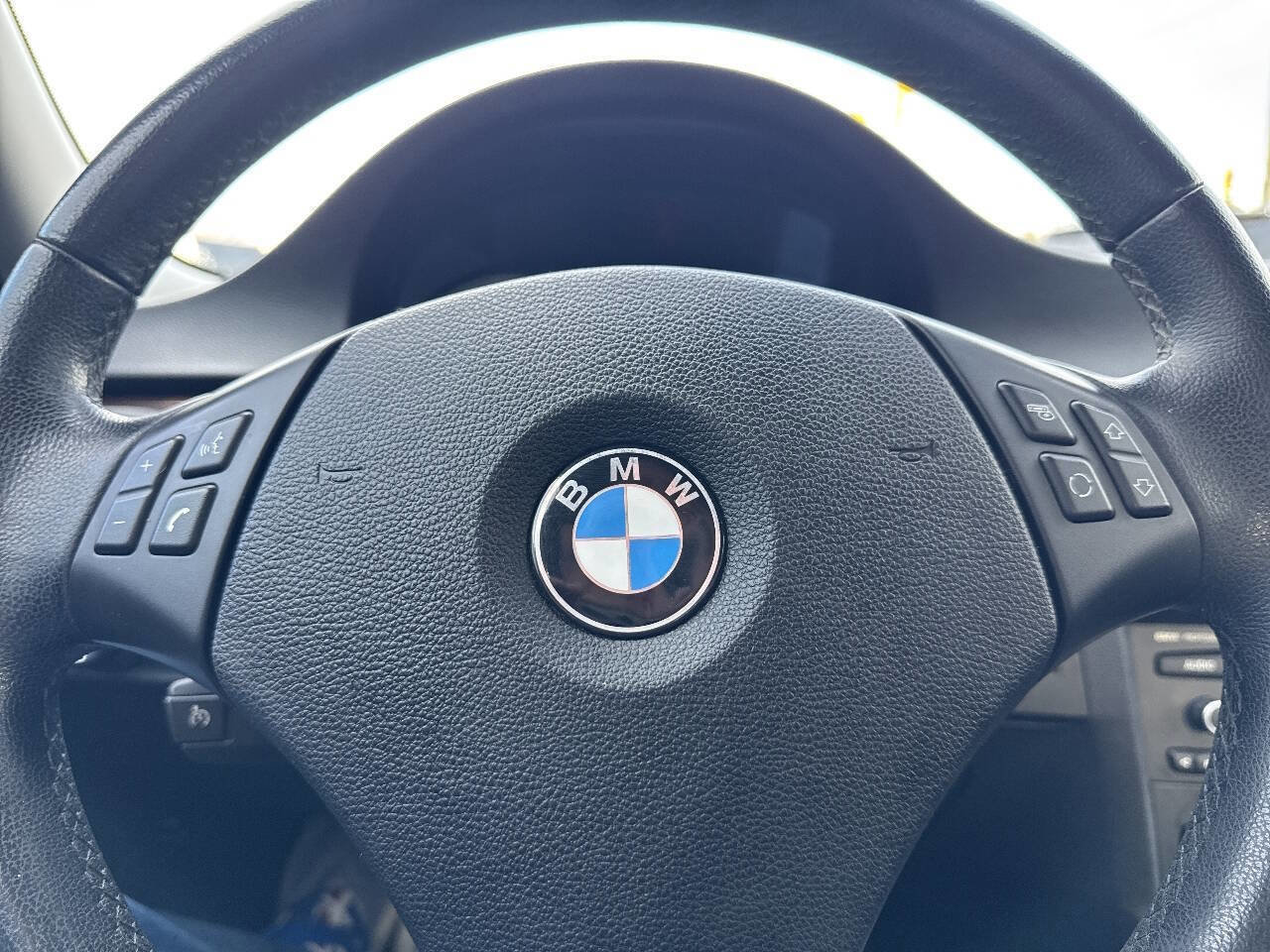 Used 2011 BMW 335i 335i 4dr Sedan image 25