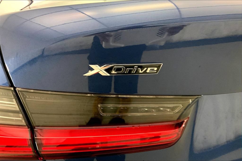 Used 2021 BMW 330i xDrive Sedan w/ Premium Package AWD/4WD image 7
