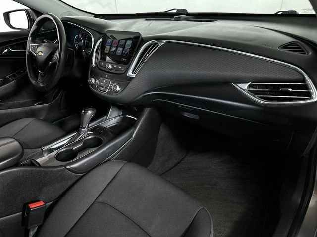 Used 2018 Chevrolet Malibu LT FWD image 30