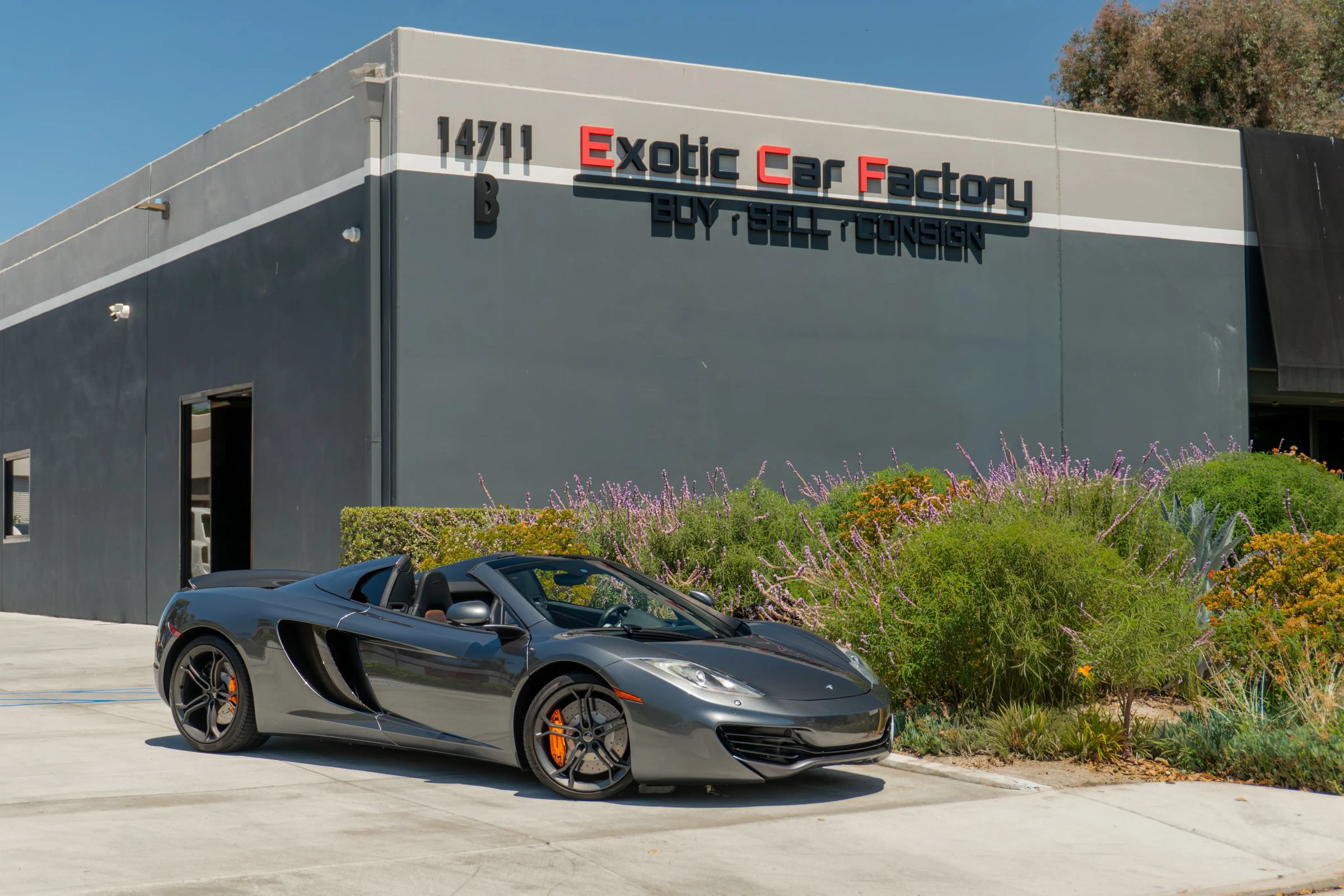 Used 2014 McLaren MP4-12C Spider RWD image 1