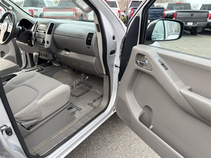 Used 2012 Nissan Frontier SV w/ SV Premium Utility Pkg AWD/4WD image 10