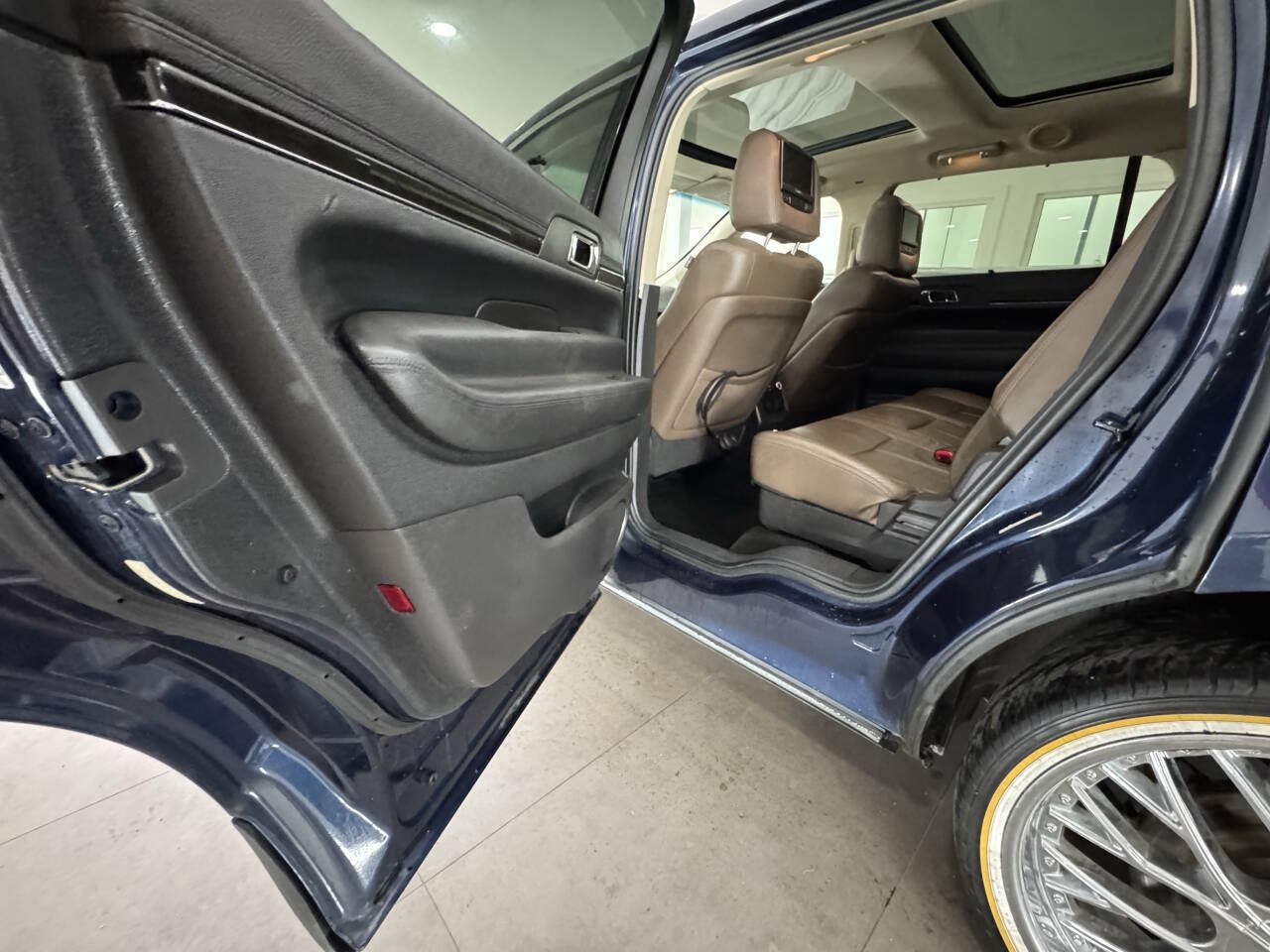 Used 2017 Lincoln MKT FWD image 19