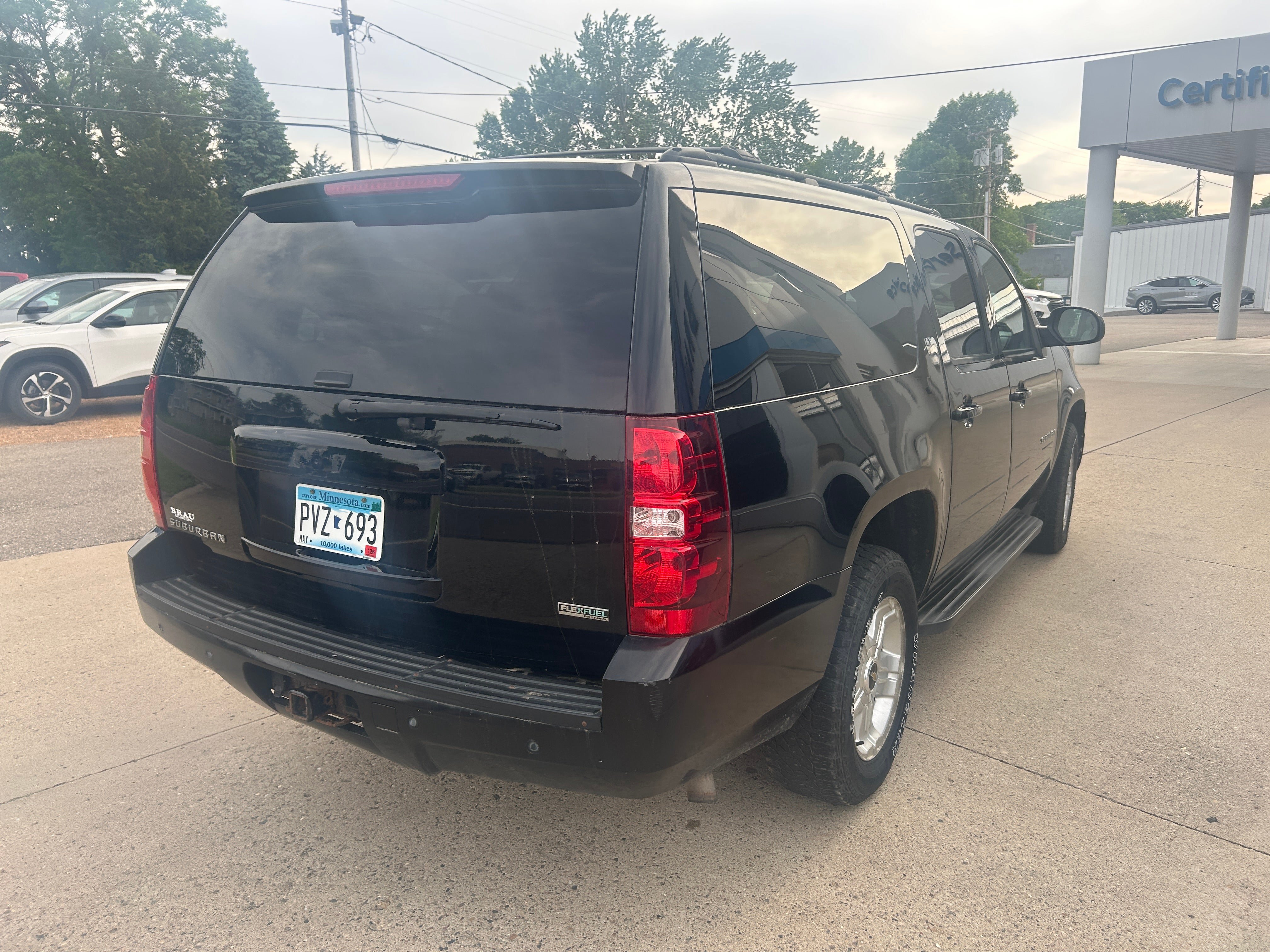Used 2012 Chevrolet Suburban LT w/ Luxury Package AWD/4WD image 6