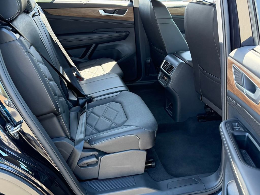 Used 2025 Volkswagen Atlas SE AWD/4WD image 24