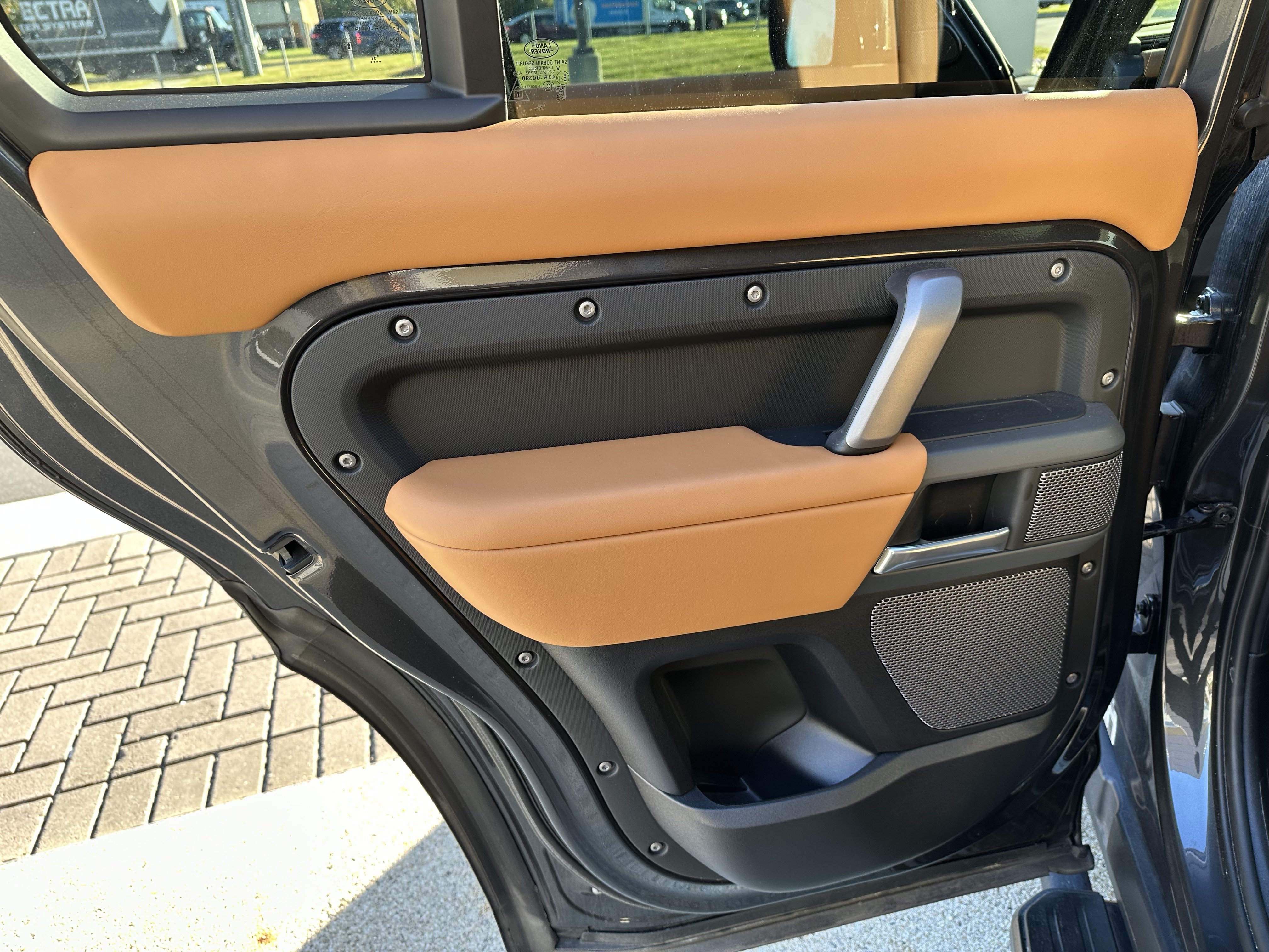 Certified 2024 Land Rover Defender 110 X-Dynamic SE AWD/4WD image 28