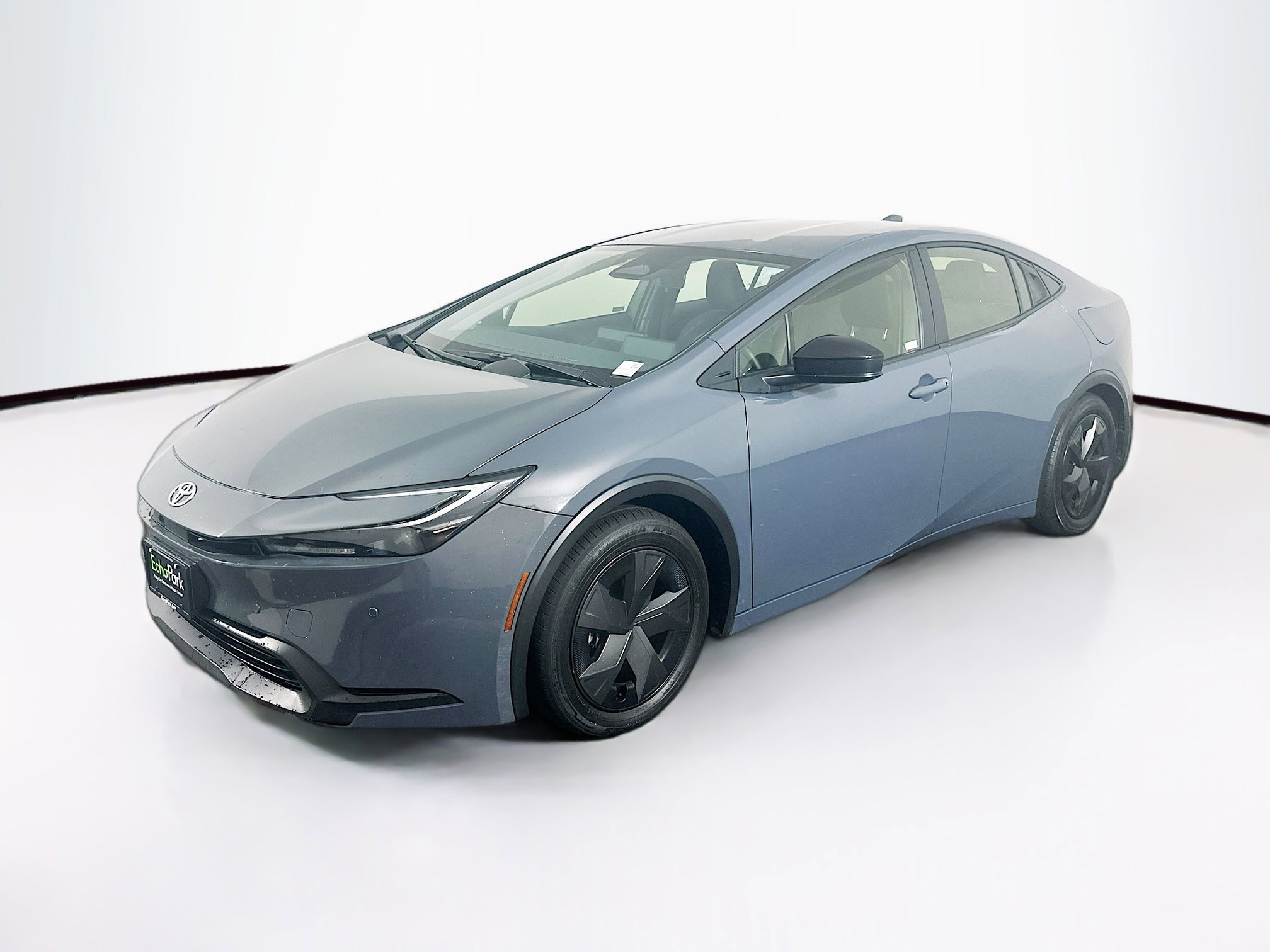 Used 2024 Toyota Prius LE image 3