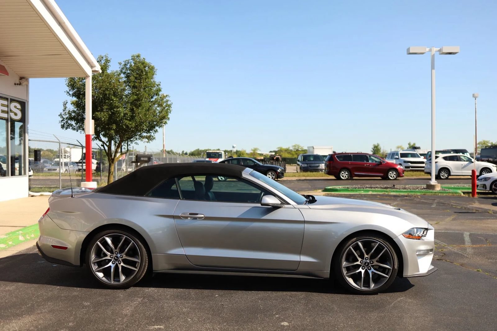 Used 2022 Ford Mustang Premium RWD image 4