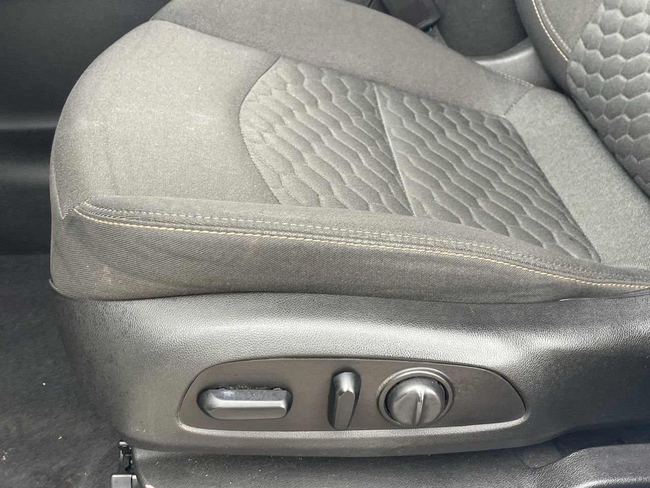 Used 2021 Chevrolet Equinox LT image 24