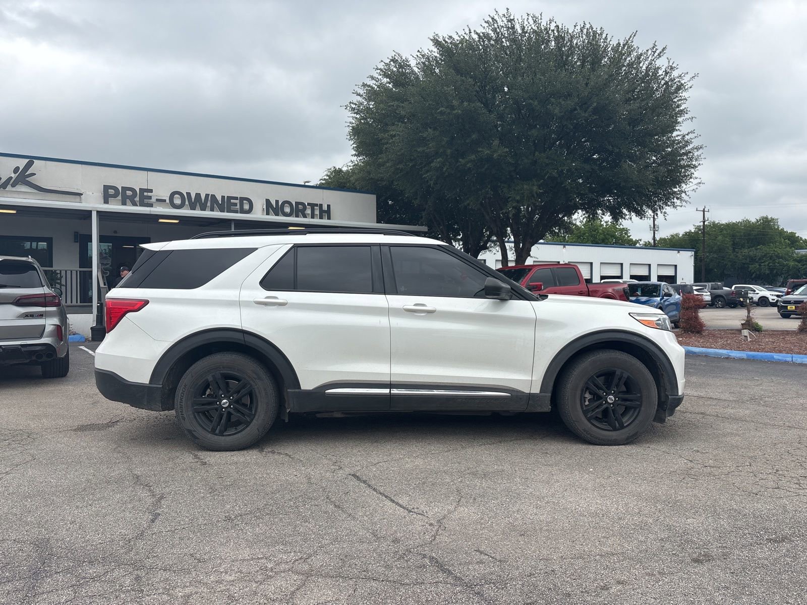 Used 2022 Ford Explorer XLT RWD image 2
