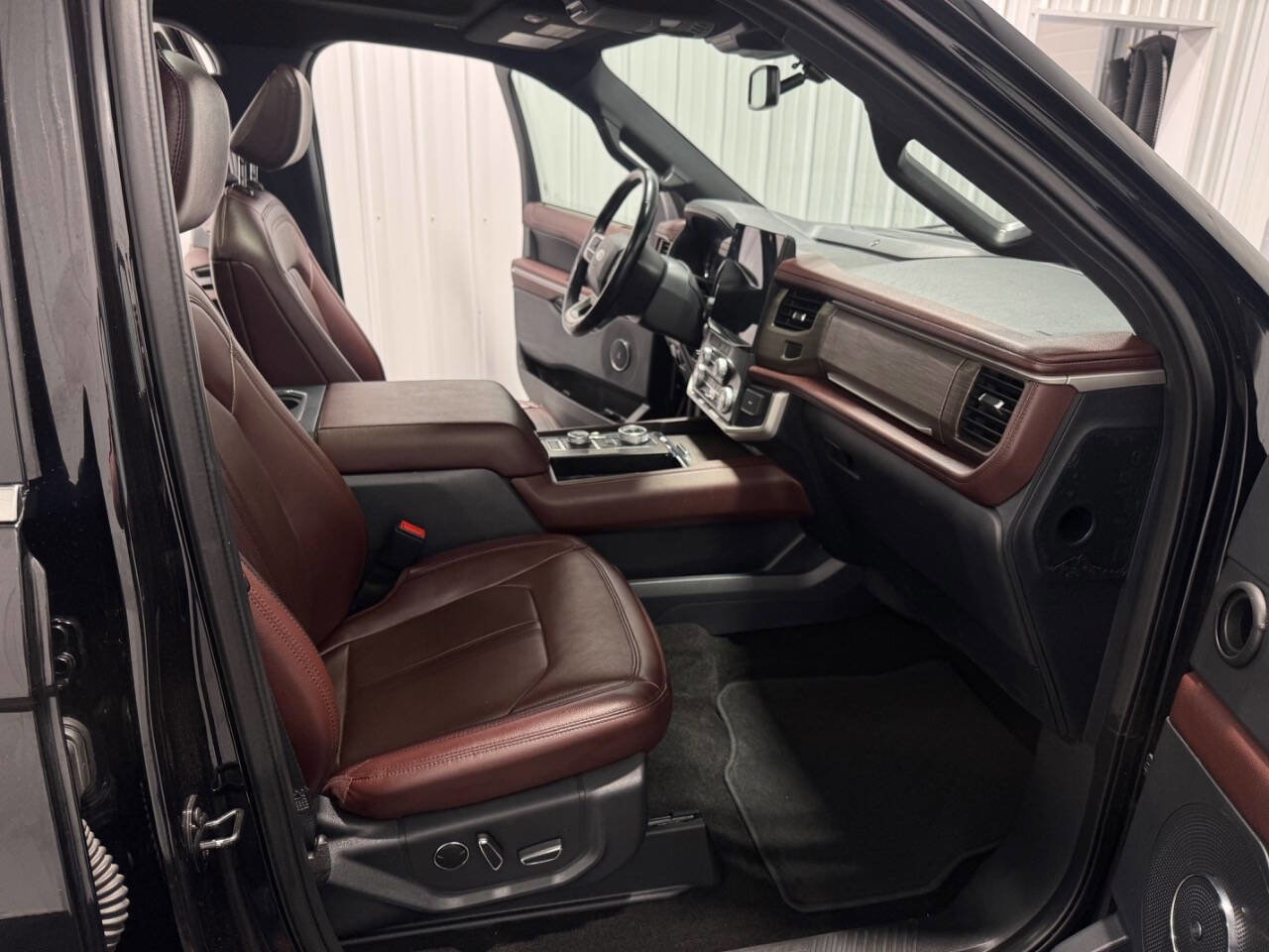 Used 2022 Ford Expedition Max Limited AWD/4WD image 23
