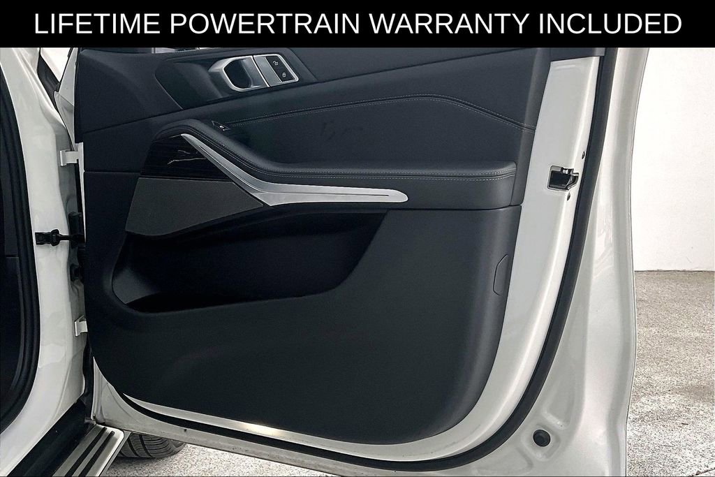 Used 2025 BMW X5 xDrive50e image 24