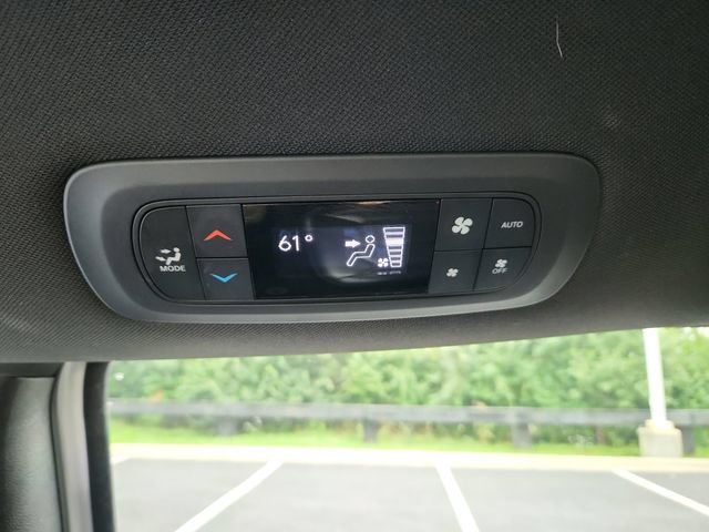 Used 2025 Chrysler Pacifica Select FWD image 27