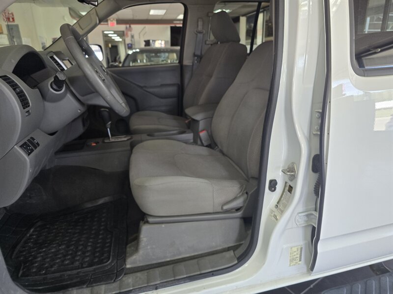 Used 2020 Nissan Frontier SV w/ Midnight Edition Floor Mats RWD image 9
