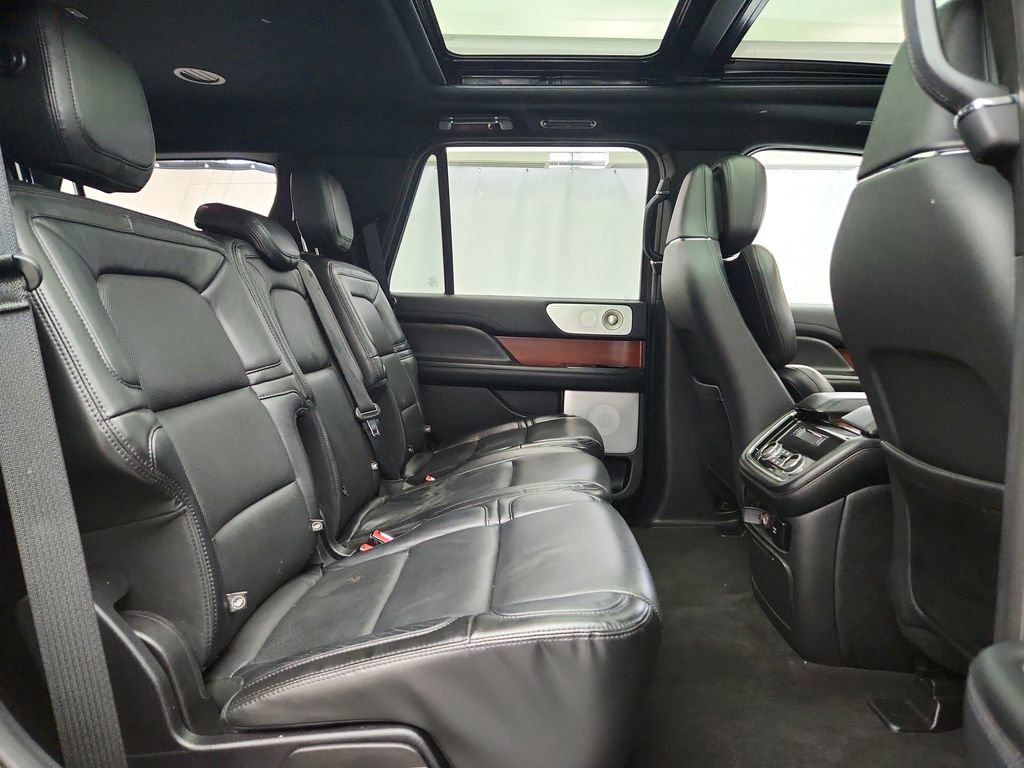 Used 2020 Lincoln Navigator Reserve w/ Luxury Package image 40