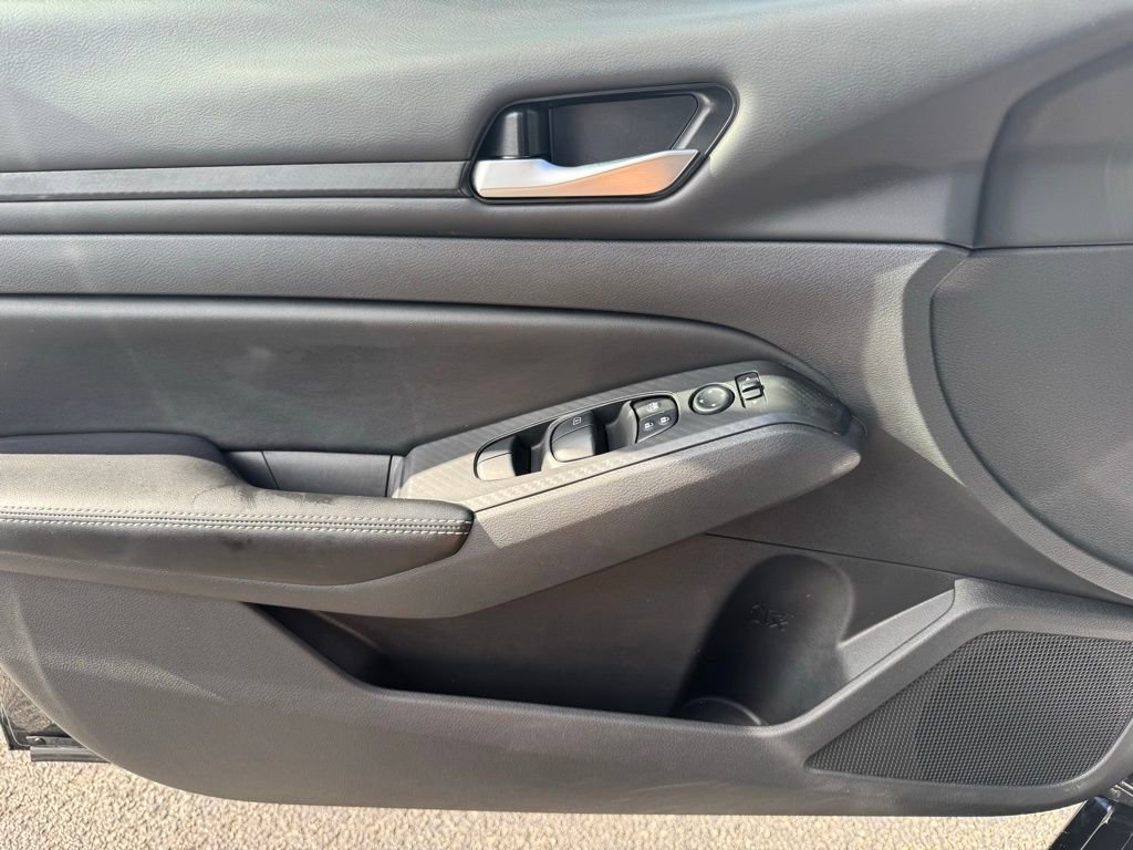 Used 2024 Nissan Altima 2.5 SV image 14